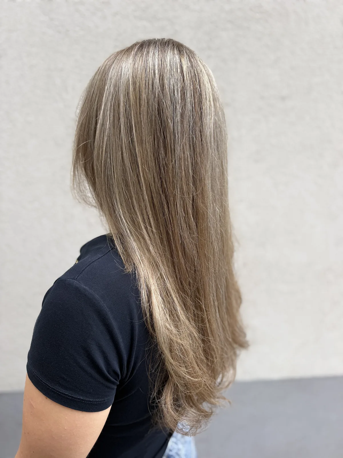 Dlhé vlasy s jemným zosvetlením do blond